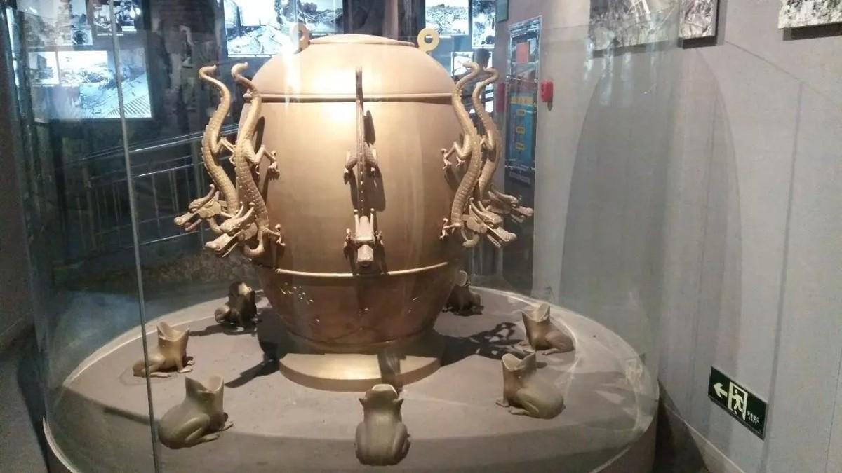 张衡发明了地动仪的故事简介,东汉科学家张衡发明的地动仪作用