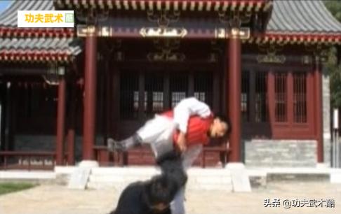 八组攻击威力最大、*伤杀**力最强的侧踢招式，堪称李小龙的终极绝杀