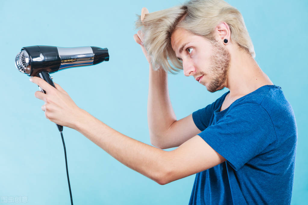 快速吹干头发的吹法是什么,吹头发的手法