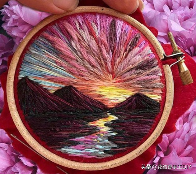 刺绣画自己绣教程,沙发背景的刺绣风景画