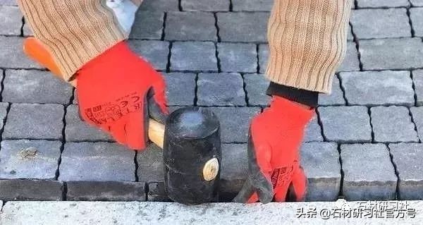 装修玻璃破碎的原因,装修碎砖怎么处理