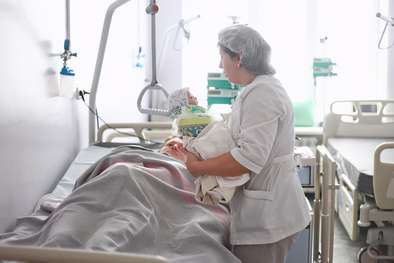 产房刚生完孩子的注意事项有哪些,生产妈妈进产房需要准备的东西