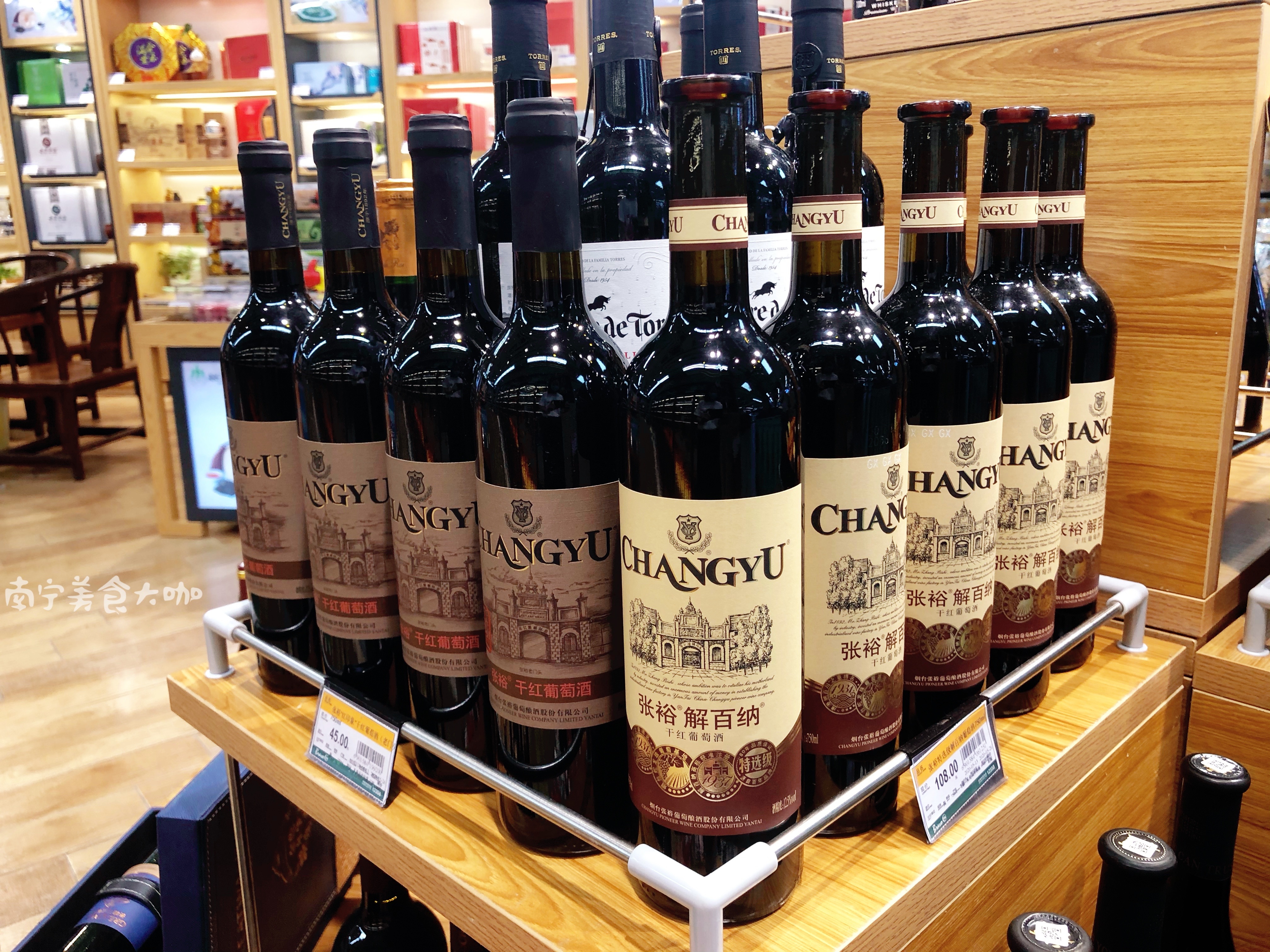 全英文的背标红酒是假酒吗,瓶身全英文红酒