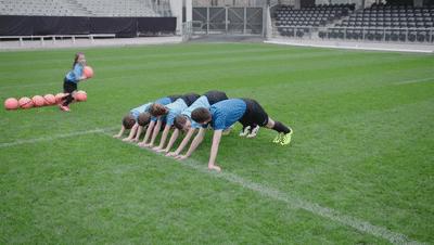 鹿晗踢球什么水平虎扑,鹿晗参加足球问答