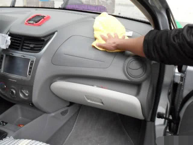 汽车灰尘擦痕怎么处理,车身灰尘用什么掸子好