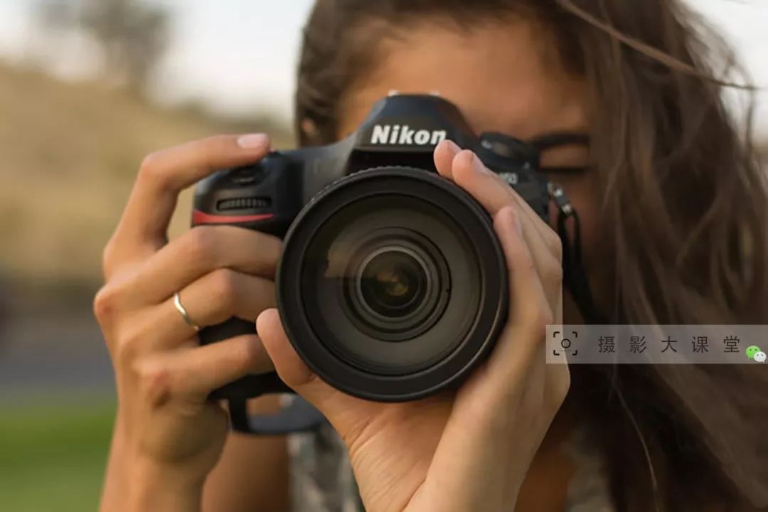 入门单反和高端单反的区别,入门单反和顶级单反区别