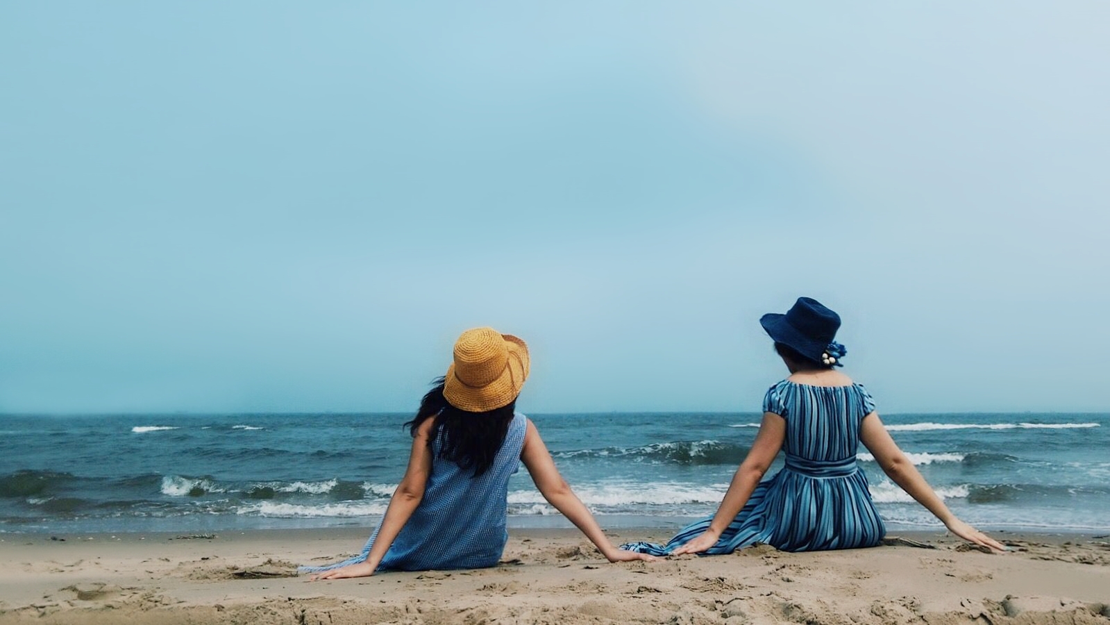 闺蜜旅游拍照片怎么摆动作,闺蜜旅游拍照姿势大全站姿