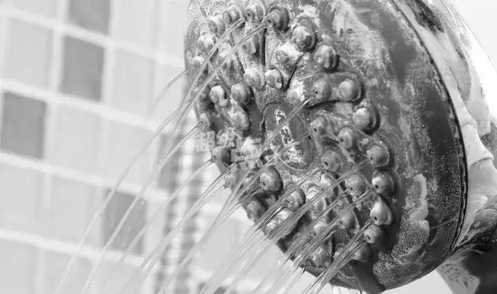 不用清理水垢的花洒,如何打开花洒去除花洒水垢