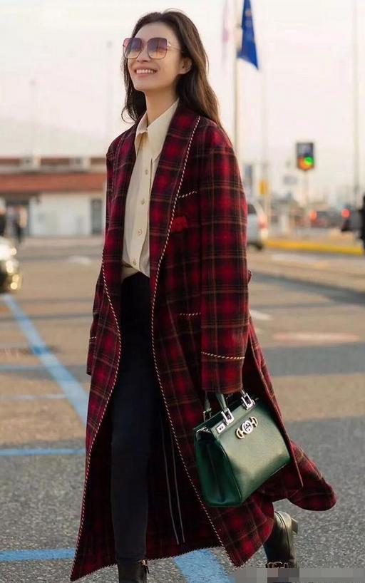 单肩包哪个款式百搭,单肩包时尚简单