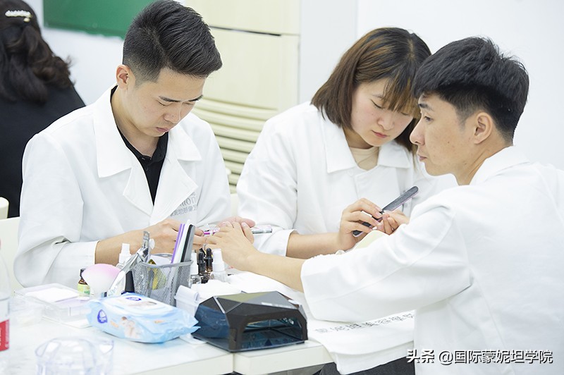 零基础美甲师技术培训怎么考,现在学美甲师怎么样