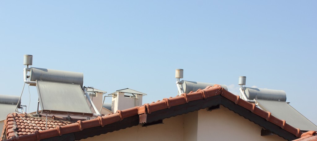 空气能热水器和太阳能连一起原理,太阳能热水器与空气能热水器价格