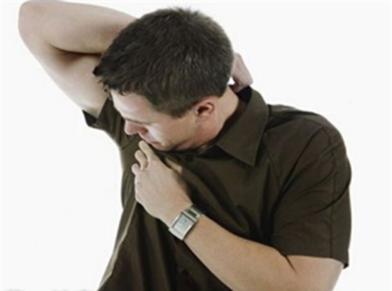 狐臭是本身原因还是天生的,狐臭是种病吗