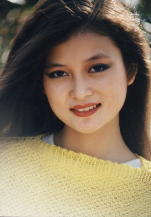 朱晓琳1984年妈妈的吻专辑完整版,朱晓琳第一次唱妈妈的吻歌曲视频