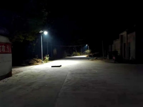 路灯照亮扶贫路结对帮扶暖人心,河南商丘扶贫路灯