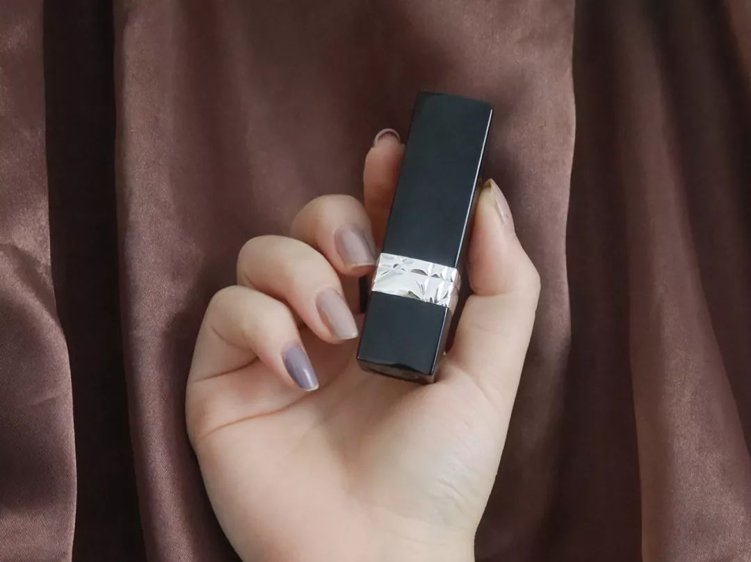 李佳琦的口红推荐竟埋着滚滚天雷？