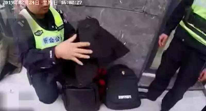 网上代购专柜衣服是假货怎么办,网上代购衣服是真是假