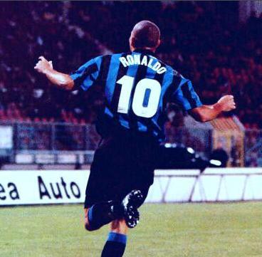 天下足球催泪旁白,天下足球催泪解说员是谁