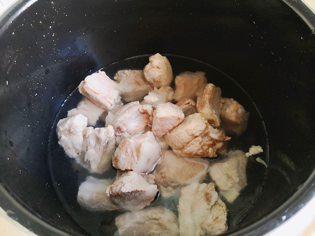 排骨不管怎么做是不是要先煮开,排骨最正确焯水没有料酒怎么办