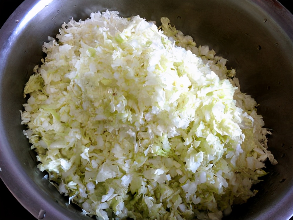 饺子放冰箱怎么不开裂,煮过的饺子怎么存放不粘皮不会破