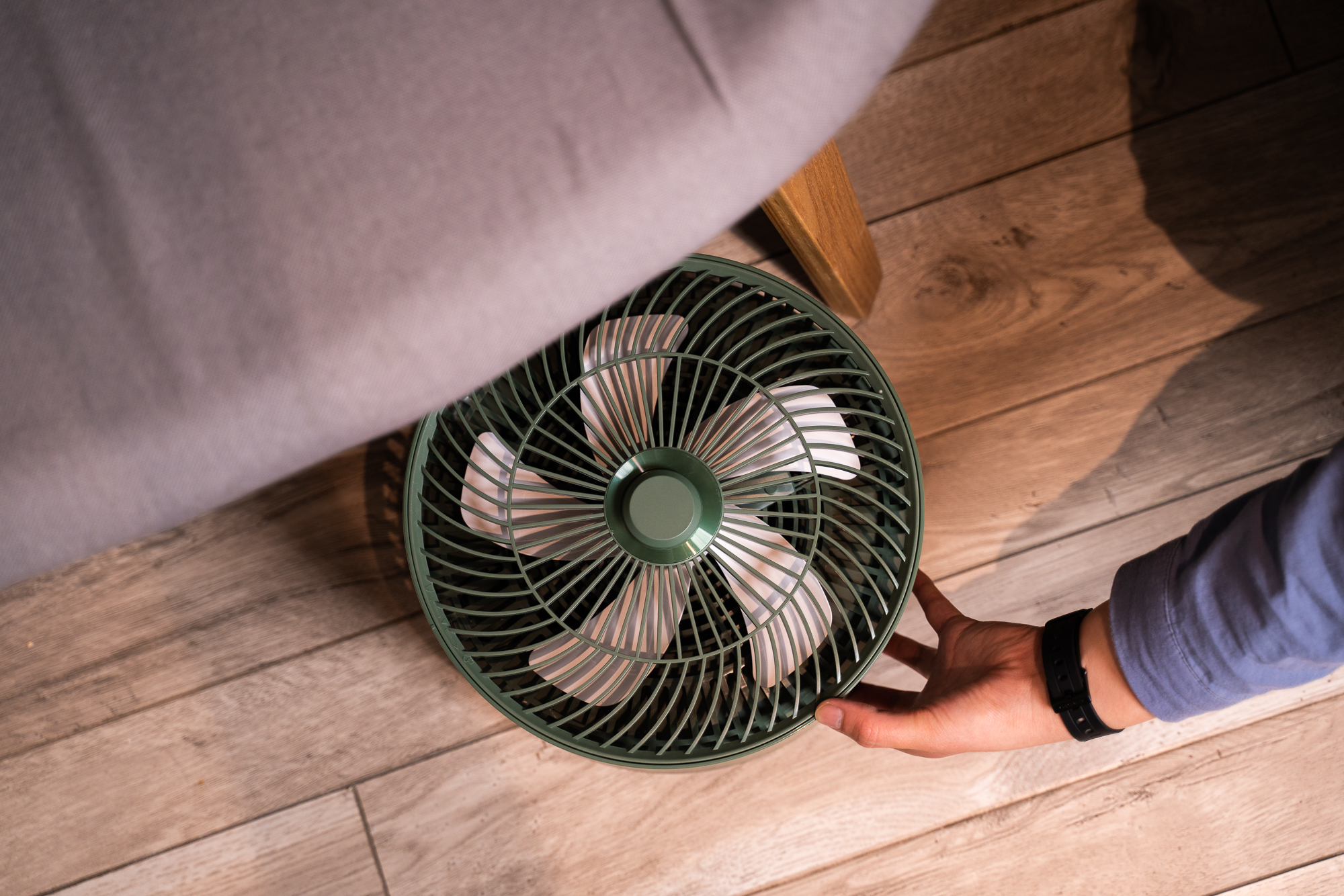 中国小伙发明超级简单的风扇,牛人发明的大电风扇