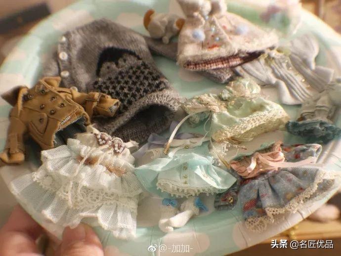 怎么用不要的衣服给玩偶做裙子,怎么给小玩偶做好看的小裙子