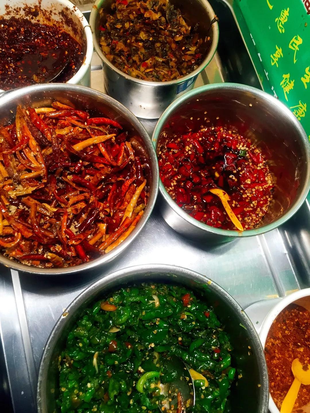 一碗米线斩群妖|我在昆明这5家米线店跪得端端正正