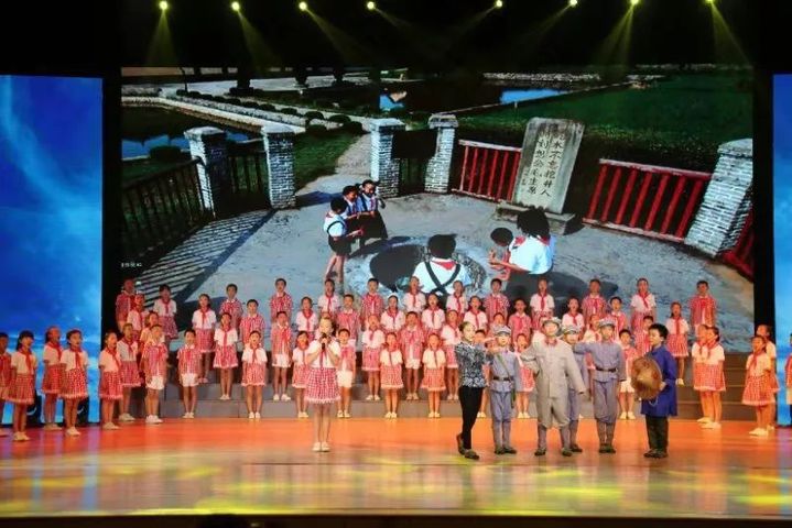 亲，看了吗？七百多万人次分享的家国情怀故事汇是这样的！