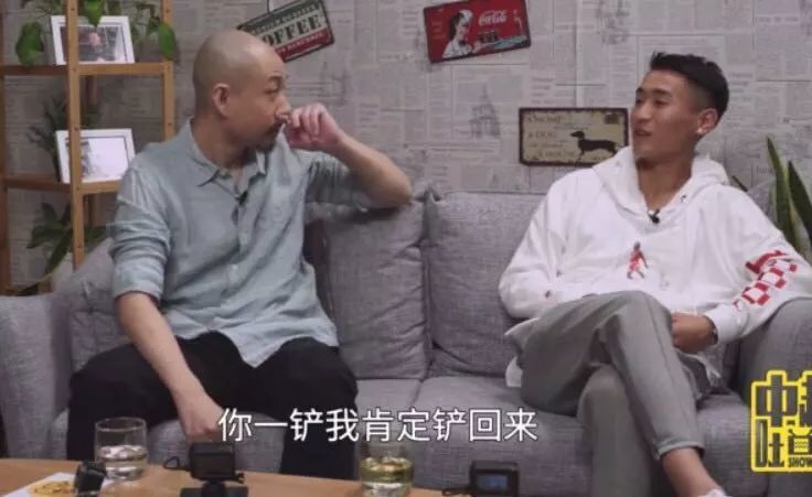 不要被韦世豪施暴转移话题，国足的危机才更值得关注