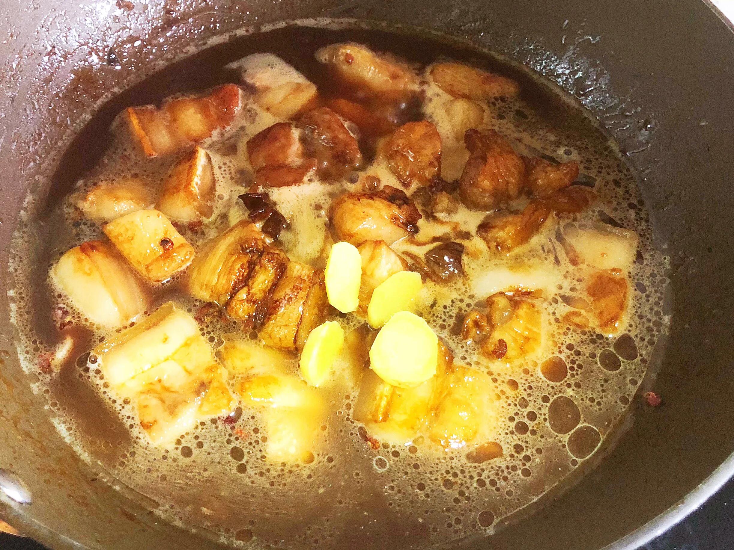 红烧肉焯水的正确制作不那么柴,为什么红烧肉烧得又咸又甜