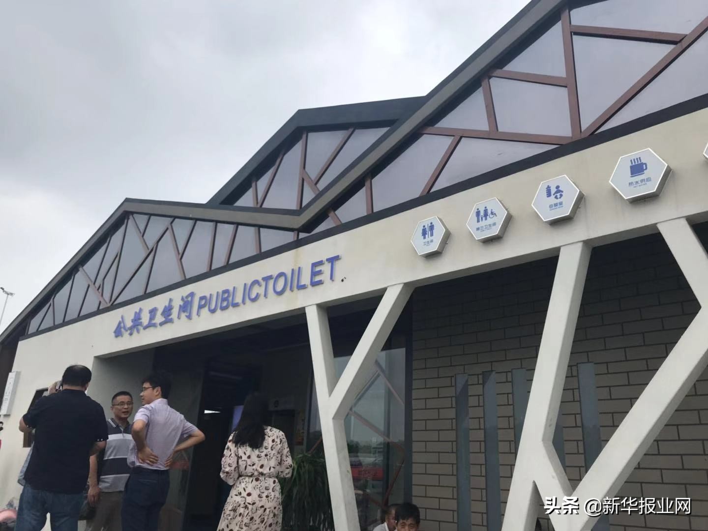 卫生间刷脸识别厕纸机,厕所刷脸取纸机