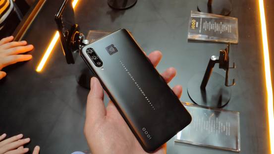 iqoo外设骚操作,iqoo玩游戏玩出电音