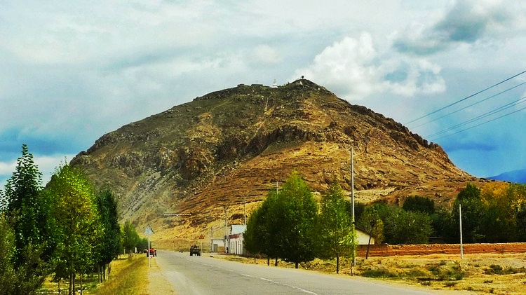 藏区遍地乱要钱？其实助人为乐更多，扎什伦布寺常做善事