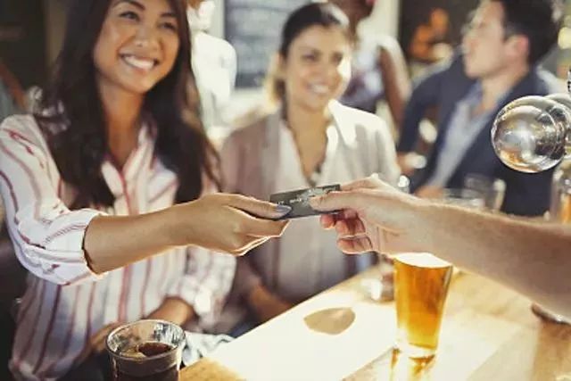 卖酒出单了怎样晒朋友圈,低价卖酒怎样发朋友圈