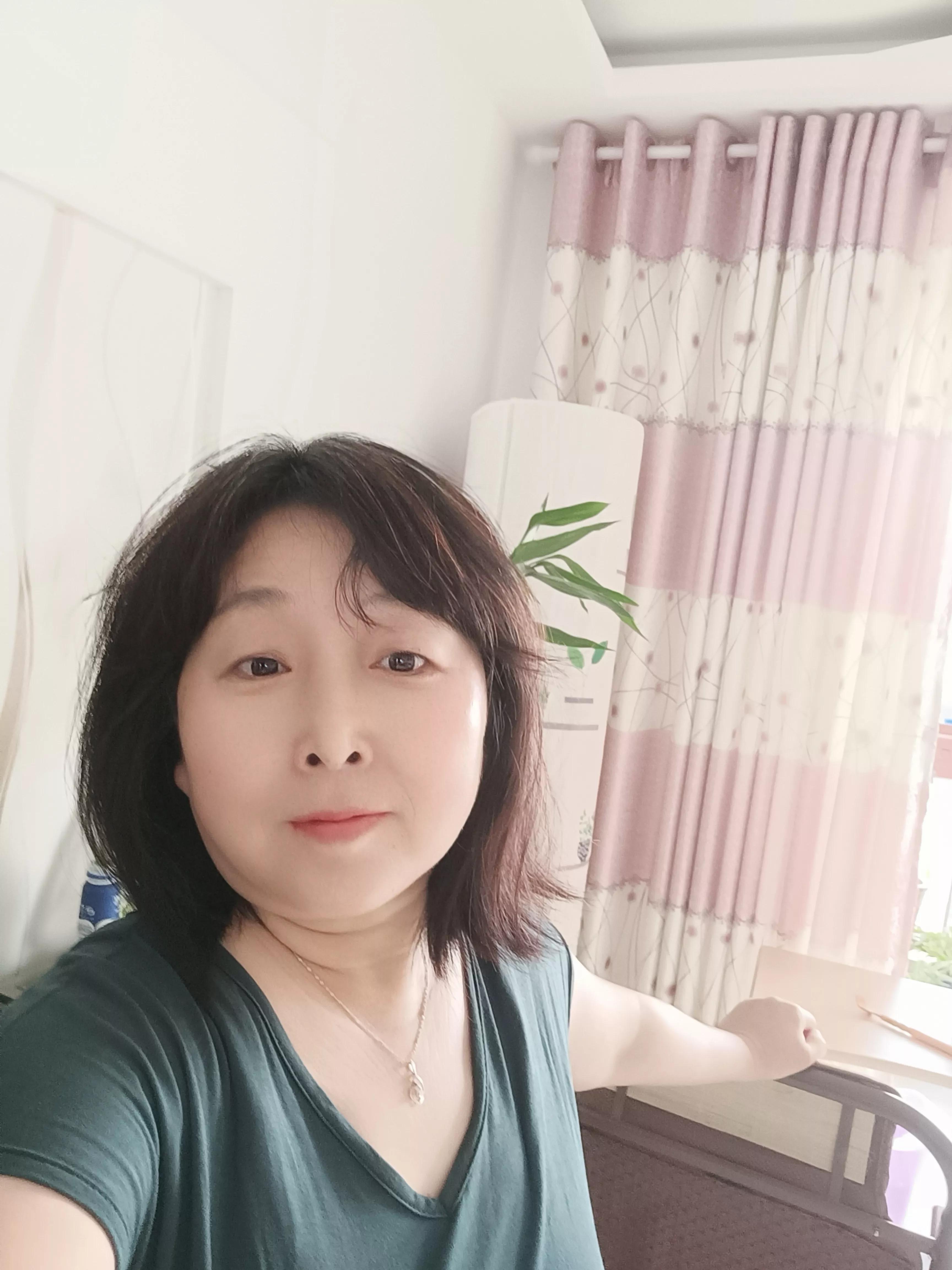 更年期的女人坚决不做黄脸婆,70后老阿姨告别黄脸婆