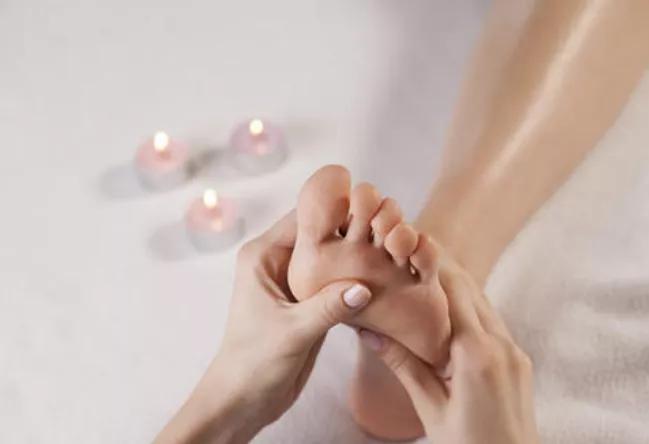 甲状腺脚底按摩手法图解,按摩甲状腺结节的穴位图