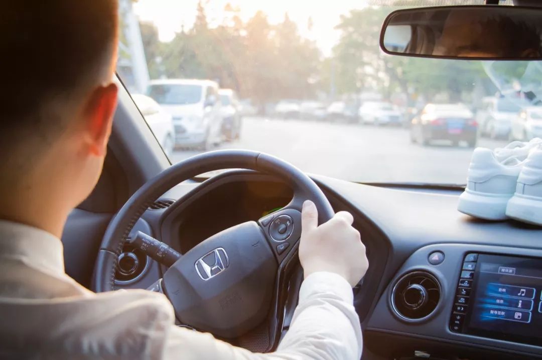 潮鞋与潮车是如此般配,90后年轻人就爱这一口