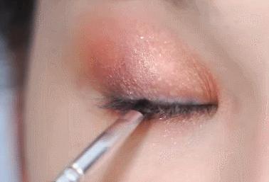 炉火纯青眼妆怎么画才好看,怎么画高级感的妆容眼妆才不晕妆