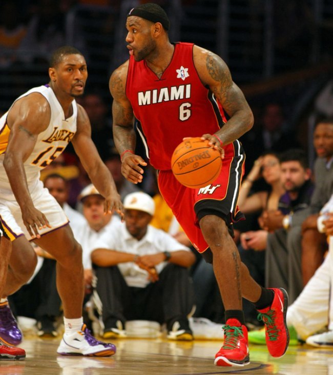 nba球员圣诞节穿什么鞋,nba球星平时穿什么鞋