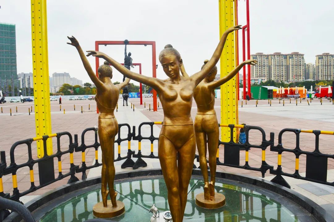 生命运动的颂歌──新亚洲体育城体育艺术广场系列雕像欣赏