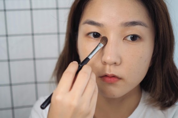 一套眼影刷可以用不同的眼影盘吗,新手眼影化妆入门买什么样的眼影