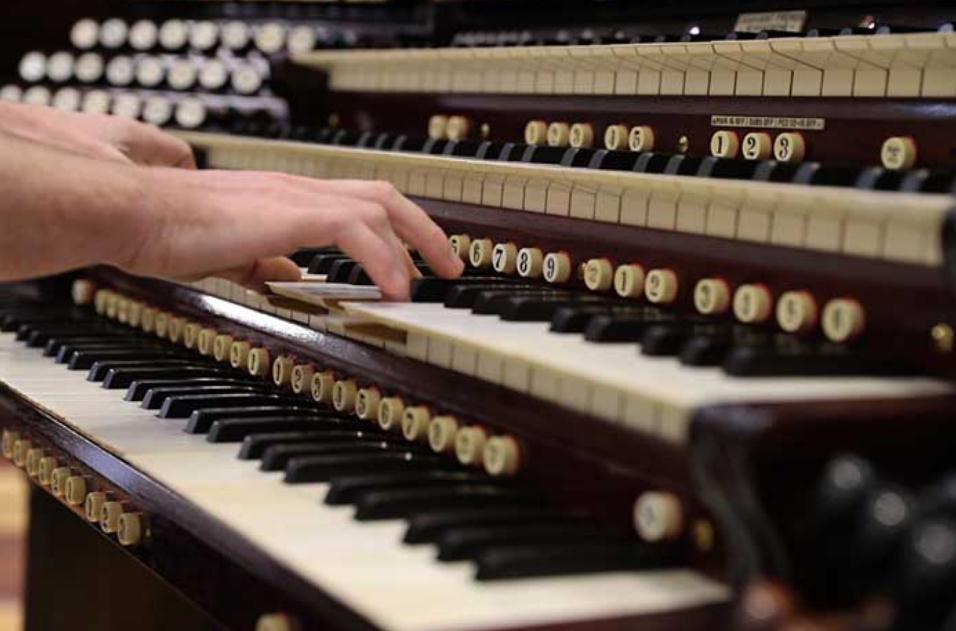 孩子上兴趣班学钢琴怎么样,孩子课外兴趣班太多有哪些坏处