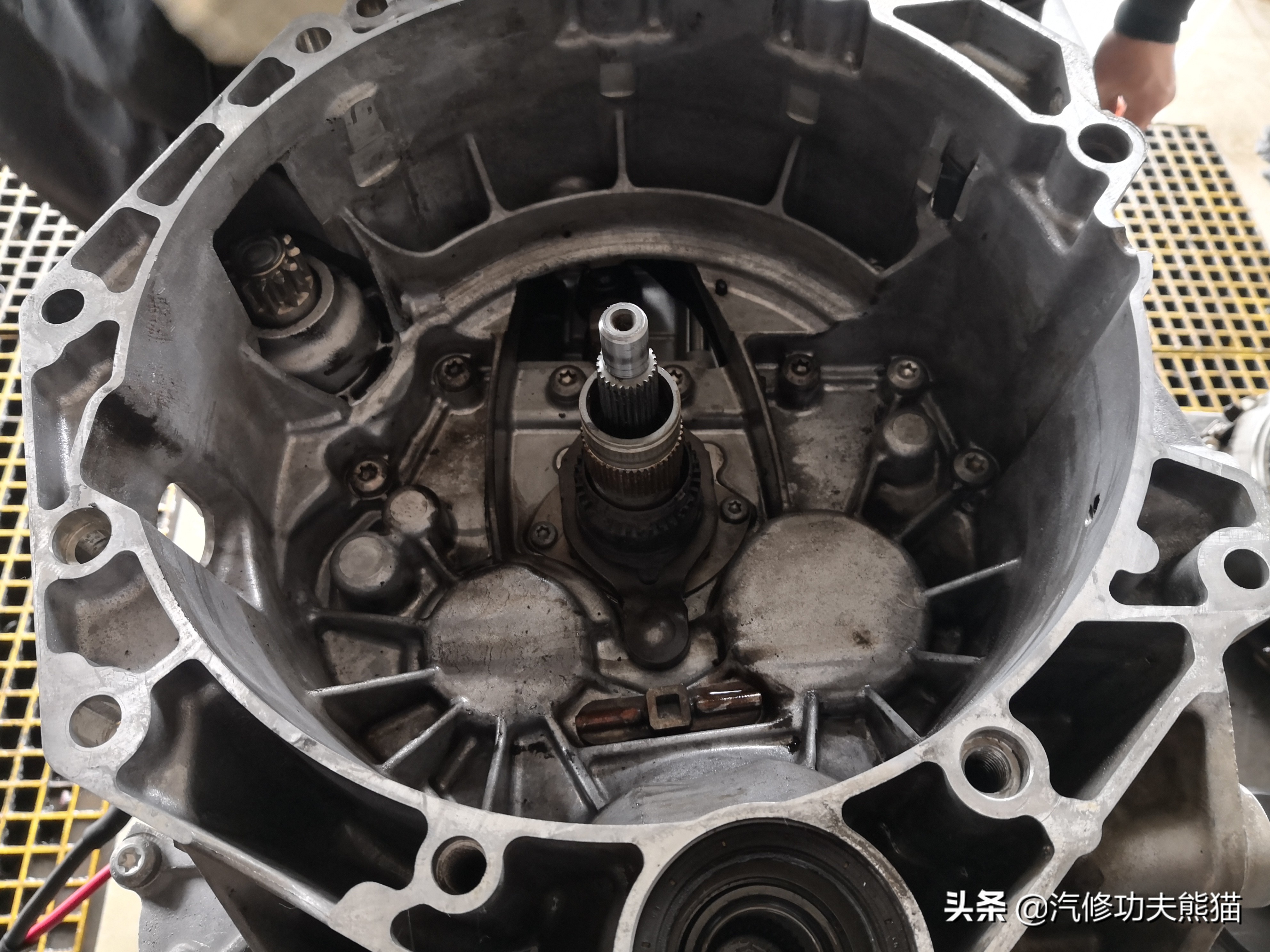 dsg双离合起步抖动有异响,大众帕萨特3.0v6发动机烧机油