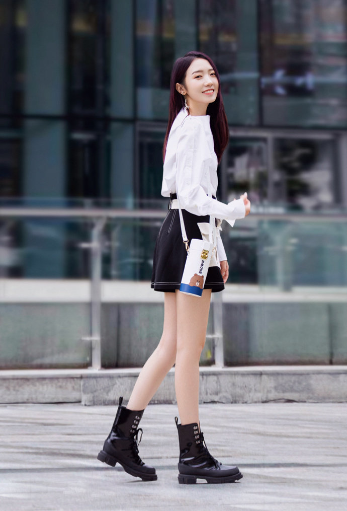 孟美岐同款LineFriends联名：布朗熊和可妮兔CP，“大朋友”也很爱