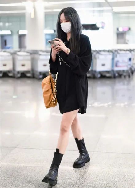 程潇包春卷,程潇背的包