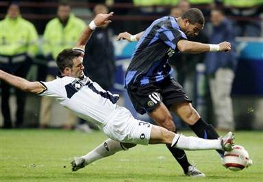 足球最凶狠的铲球和犯规,足球铲球违规吗