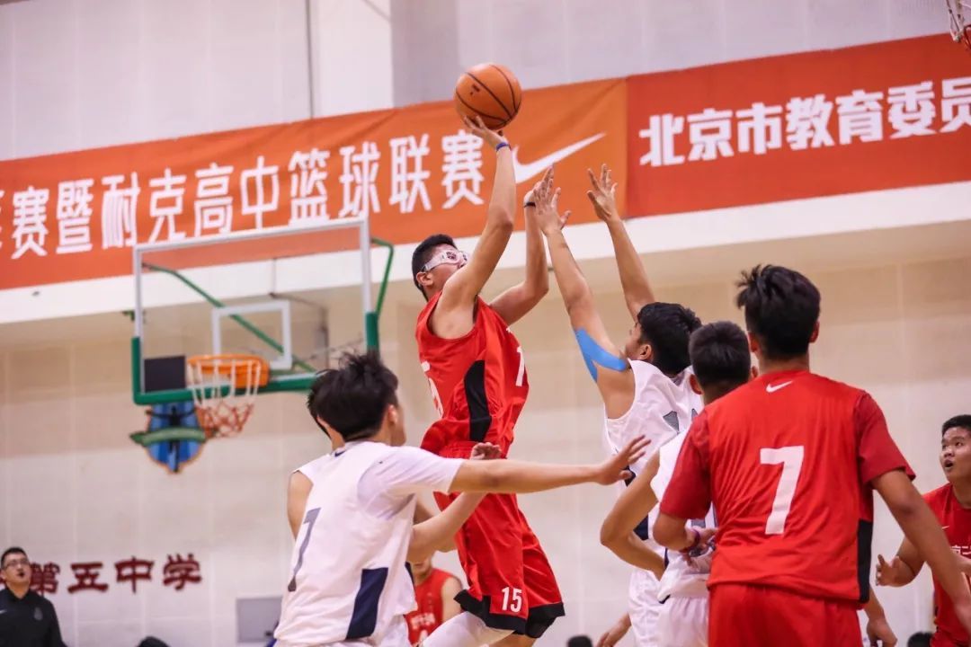 新·十六强齐亮相高中赛场见*力暴**隔扣丨18-19耐克高中联赛