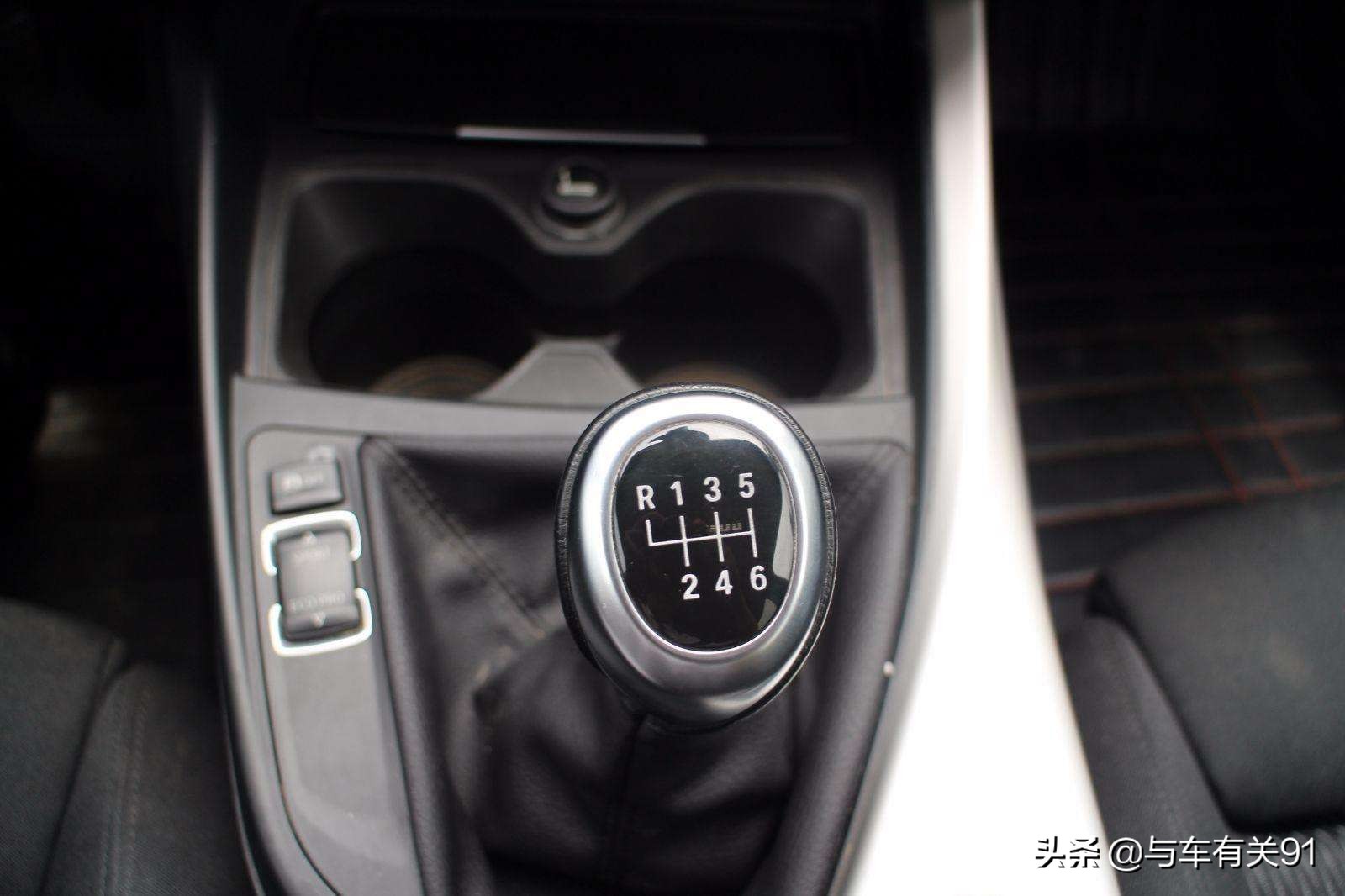 刚拿到驾照怎么开车最安全,新手了刚拿到驾照怎样开车最安全