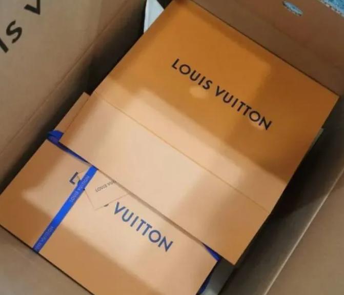 杭州一女子意外收到两只lv包评价,女子意外收到两只lv包