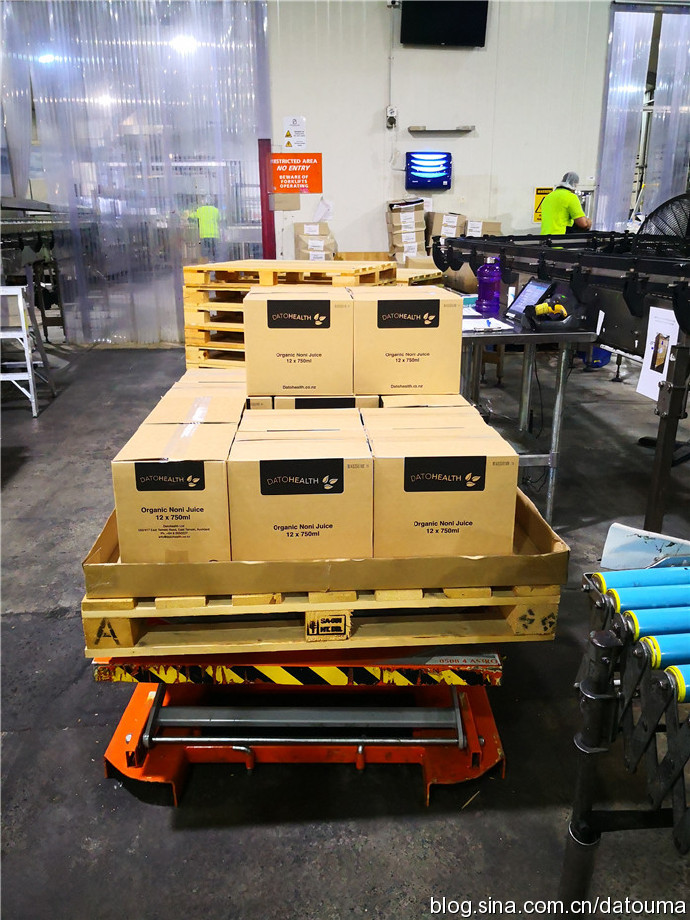 从代理品牌起家,从生产商到经销商到零售商