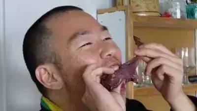 堪比生化武器的罐头,爱斯基摩人吃腌海雀片段